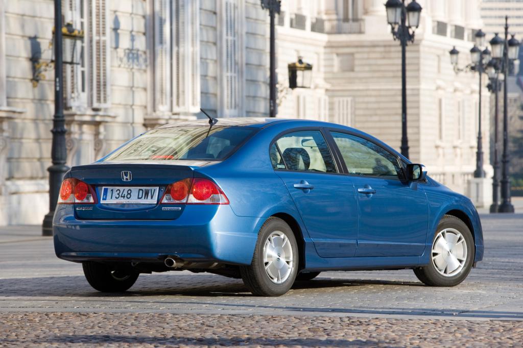 Den Hybrid gab es nur als Stufenhecklimousine