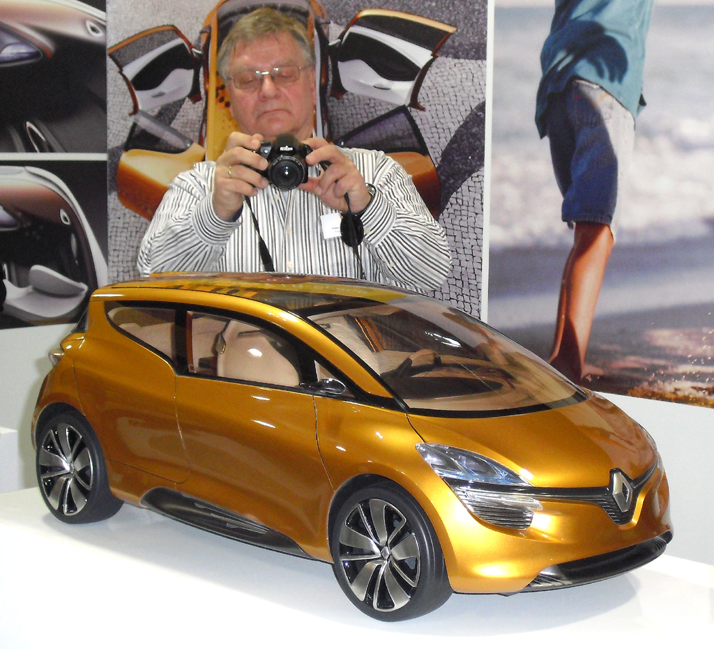 Den R-Space als drittes Konzeptfahrzeug schreibt Renault der 