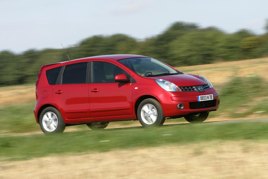 Der Note ist eine bunte Mischung aus Kleinwagen, Van und Kombi, der bis zu 1.332 Liter Gepäck schluckt, viele Ablagefächer biete