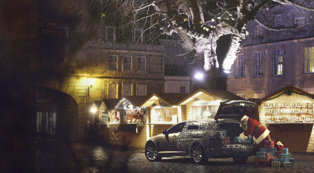 Der Weihnachtsmann fährt Jaguar - copyright: jaguar