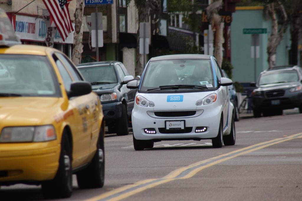 Die Flotte in San Diego steht unter Strom: Zeitgleich mit einem entsprechenden Pilotprojekt in Amsterdam hat Daimler dort erstma