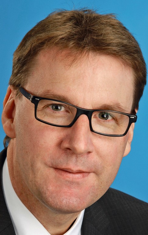 Dr. Andreas Schmidt.