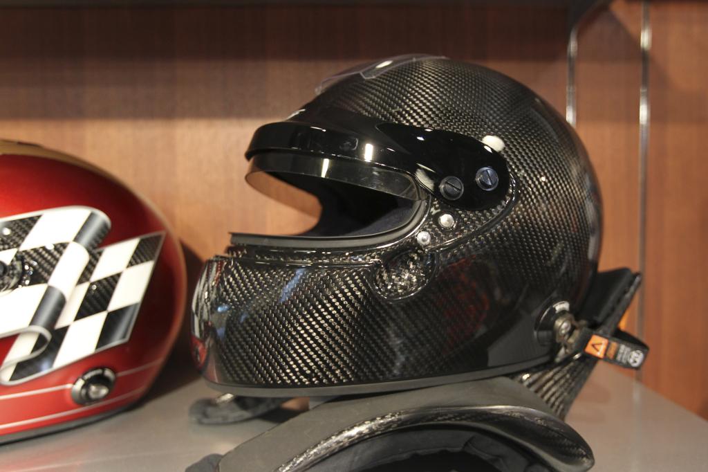 Edel, teuer und sicher - der Helm aus Karbon