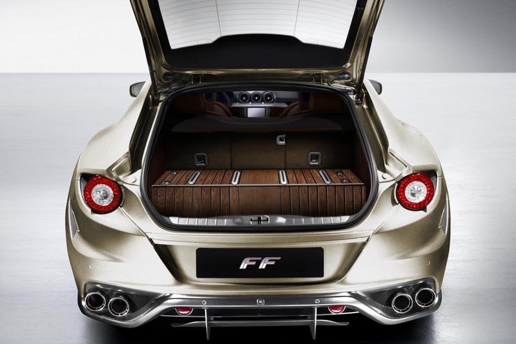 Ein mit Teakholz ausgestattete Kofferraum im Ferrari FF ist ebenfalls mit dem Tailor-Made Programm möglich. 