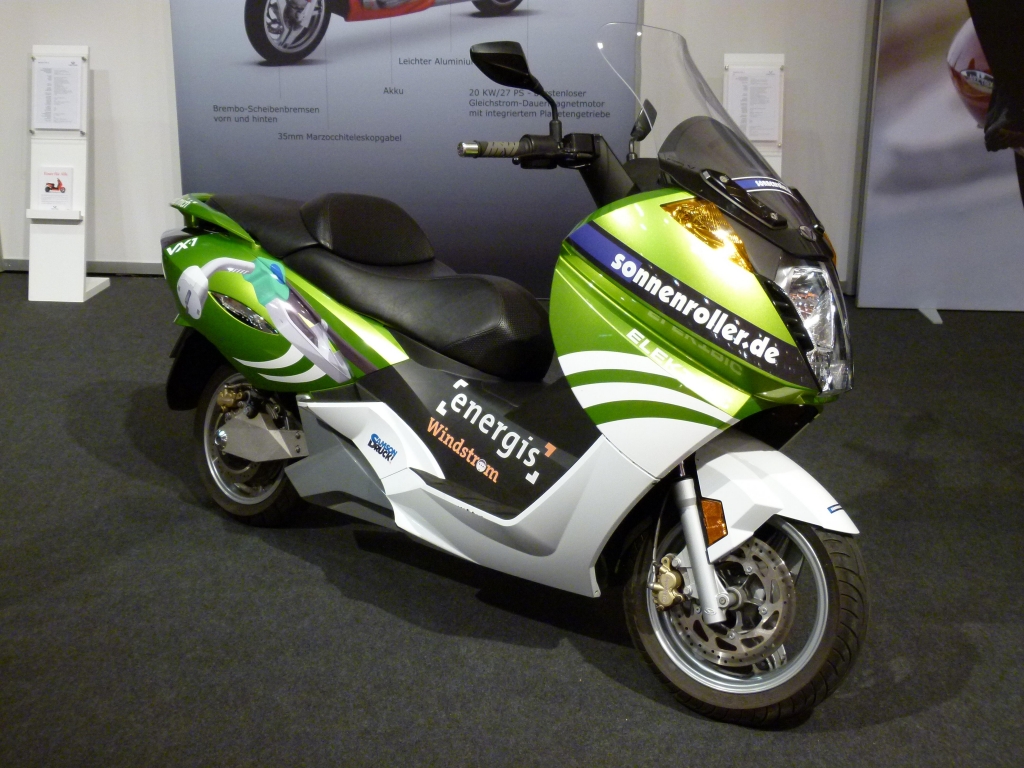 Essen Motor Show 2011: Electro-Scooter Vectrix VX-1 Li+ Lautoser Großroller als Serienfahrzeug