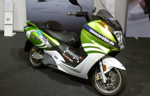 Essen Motor Show 2011: Electro-Scooter Vectrix VX-1 Li+ Lautoser Großroller als Serienfahrzeug