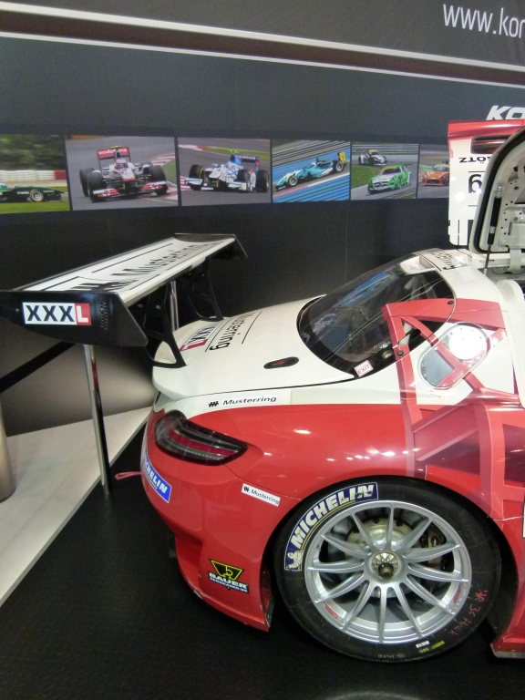 Essen Motor Show 2011: Mercedes-Benz SLS AMG GT3 – Flügelmonster mit Koni-Dämpfern | Karbon, soweit das Auge reicht