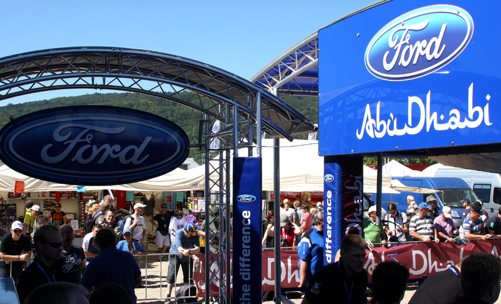 Für die Fans: Treffpunkt Ford bei der Deutschland-Rallye. 