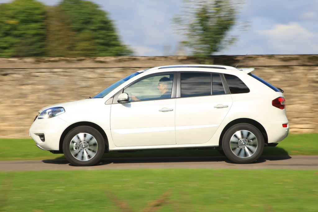 Fahrbericht Renault Koleos dCi 175 4x4: Für Busch und Boulevard