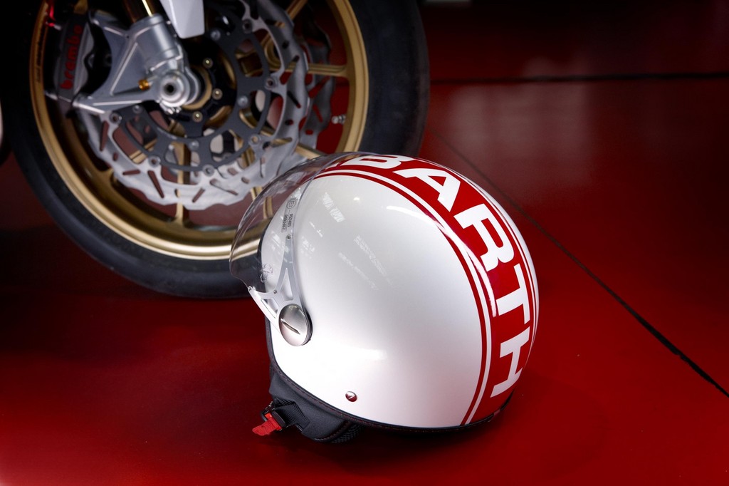 Geschenkidee für Abarth-Fans: Jet-Helm.