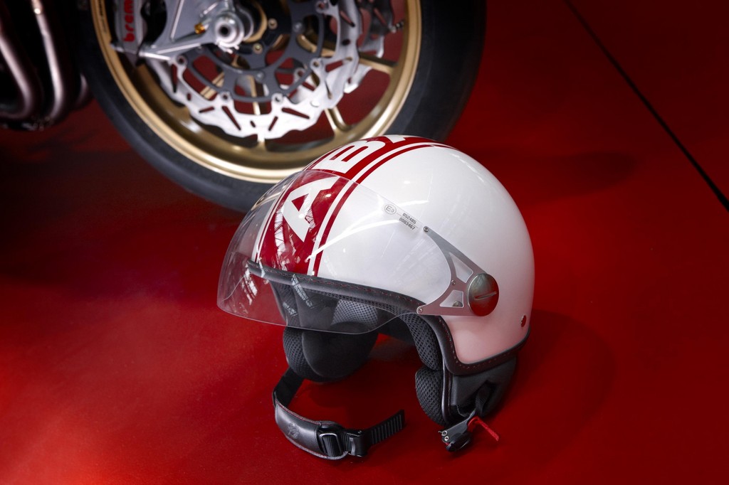 Geschenkidee für Abarth-Fans: Jet-Helm.