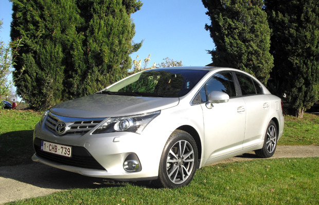 Grundsolide Mittelklasse: Toyota lässt aktualisierten Avensis im Januar starten
