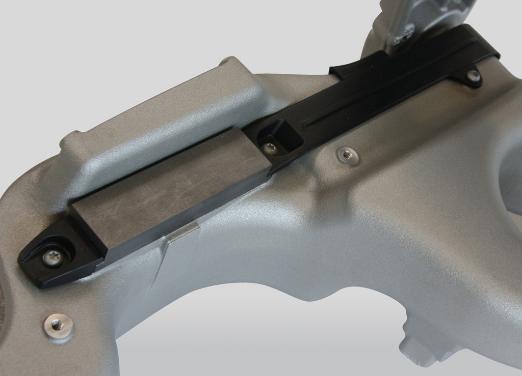 Horex VR6: Ein Graphit-Block schmiert die Kette.