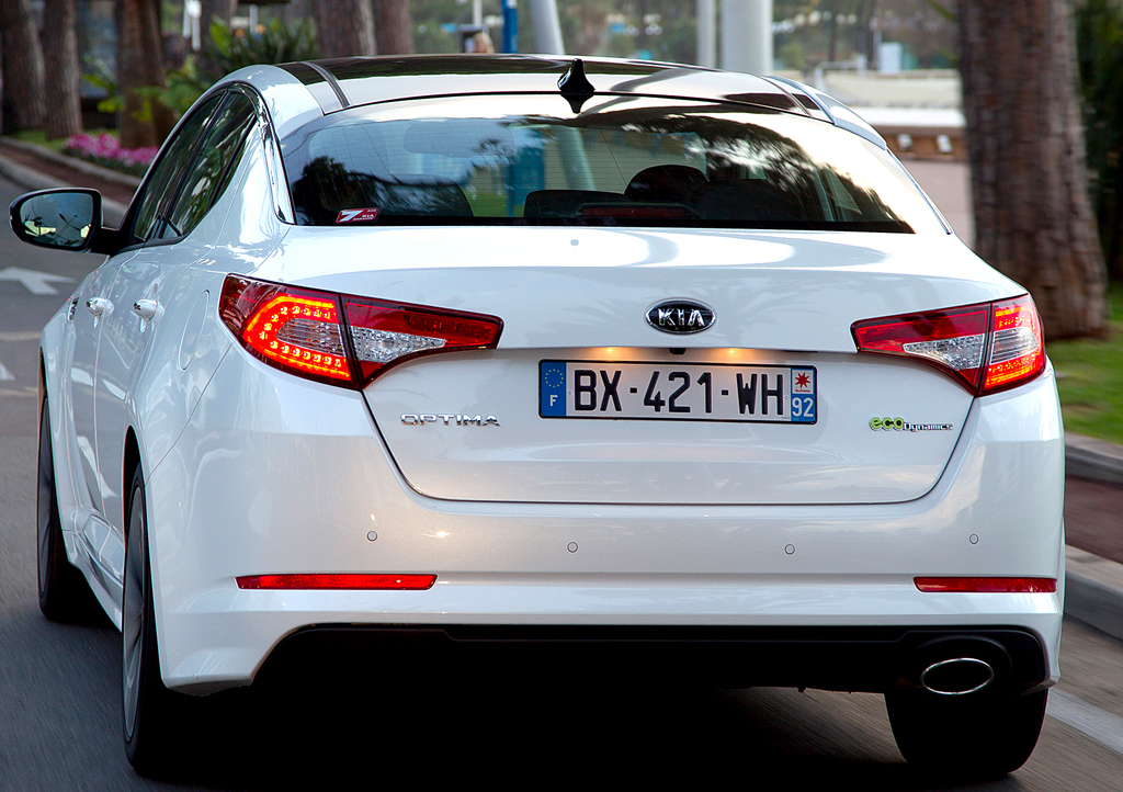 Kia Optima: Heckansicht. 