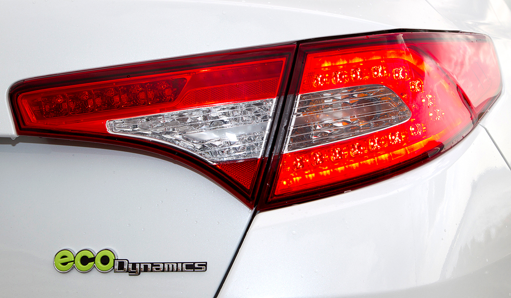 Kia Optima: Moderne Leuchteinheit hinten mit 