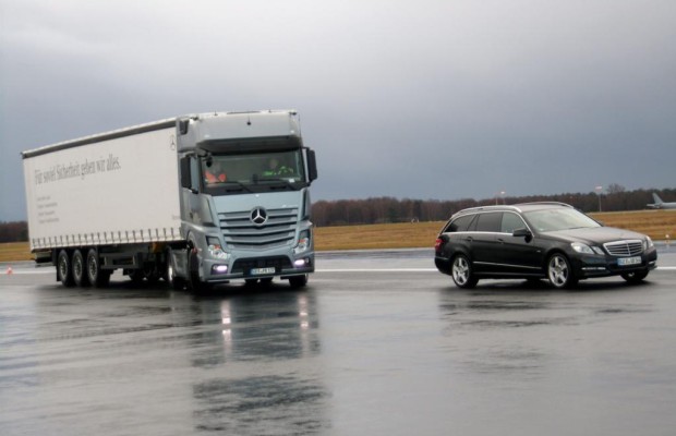 Lkw: Automatischer Stopp vor dem Stauende