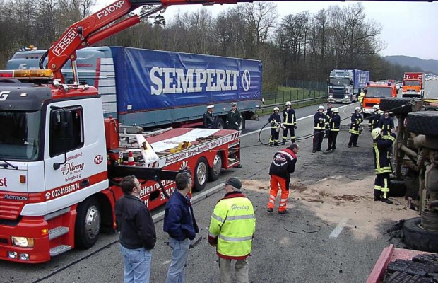 Lkw-Profis fahren im Winter defensiv