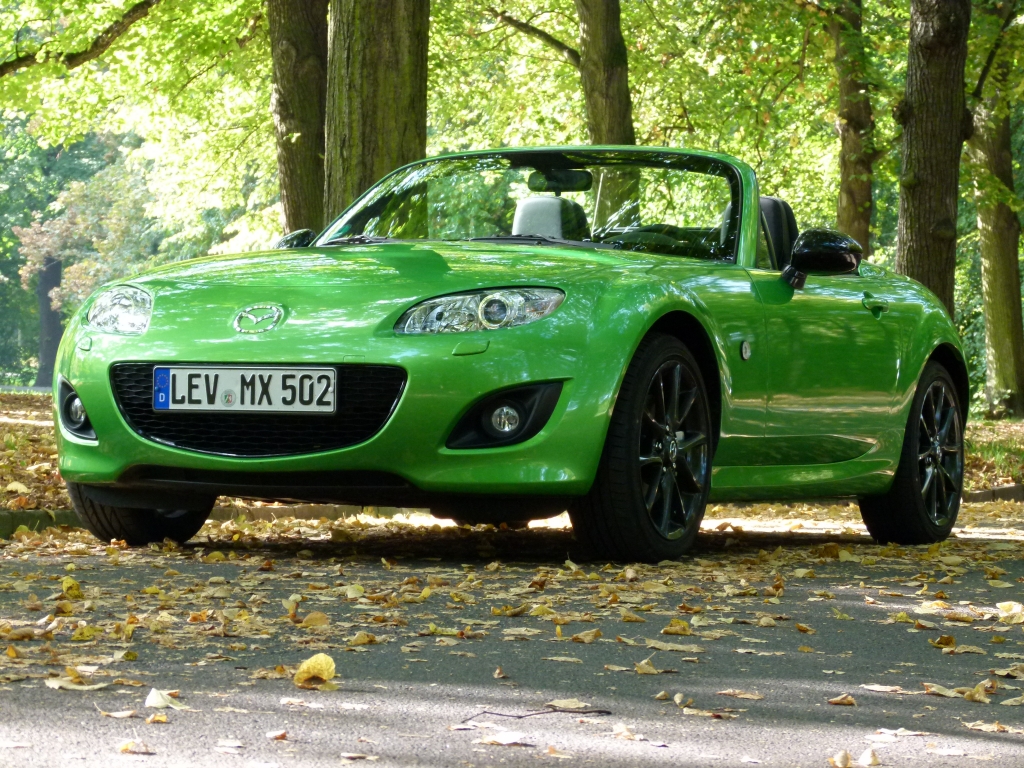 Madza gmibt die Modellreihen Madzda 2, 3, 4, 5, 6 sowie RX-8, CX-7 und CX-9 ganzlich zur E10-Benutzung frei. Beim Mazda MX-5 gilt diese Freigabe jedoch nur ab der dritten Generation, erkennbar an der Fahrzeug-Ident.-Nummer JMZNC... 