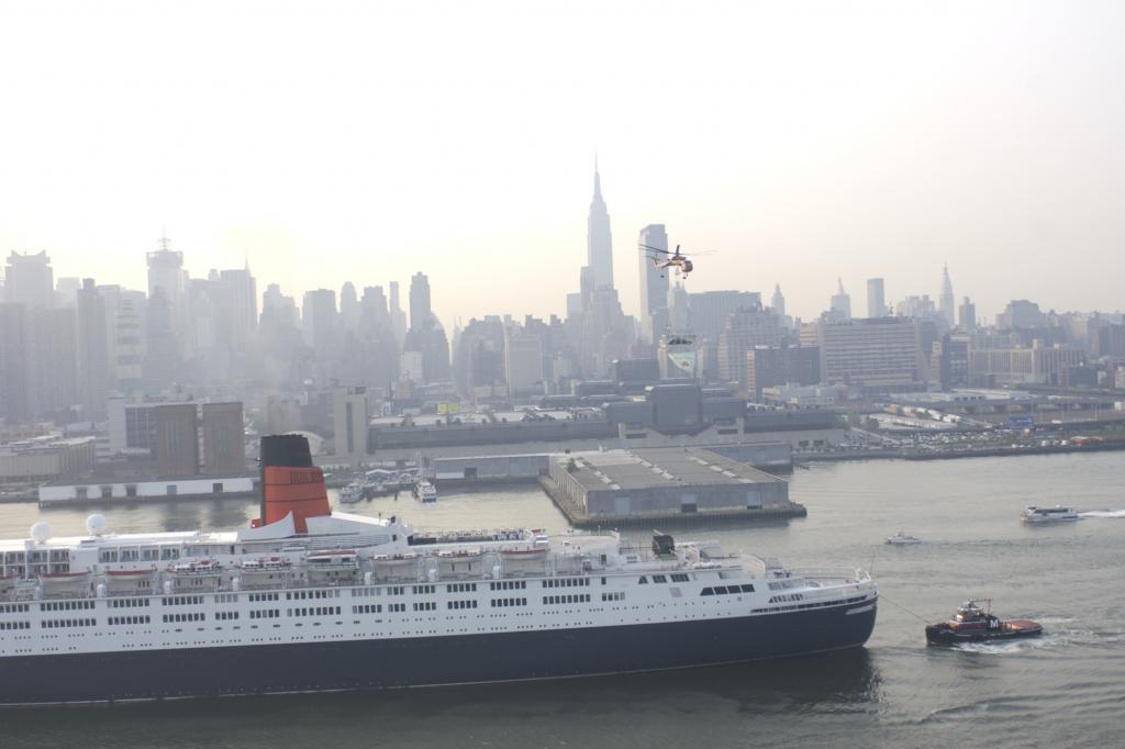 Maybach 62 auf der Queen Elizabeth II in New York