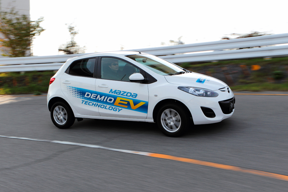 Mazda hat den Kompaktwagen Demio elektrifiziert und verspricht eine Reichweite von 200 Kilometern. 