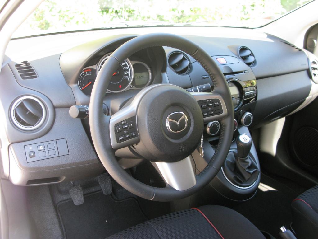 Mazda2: Blick ins Cockpit. 