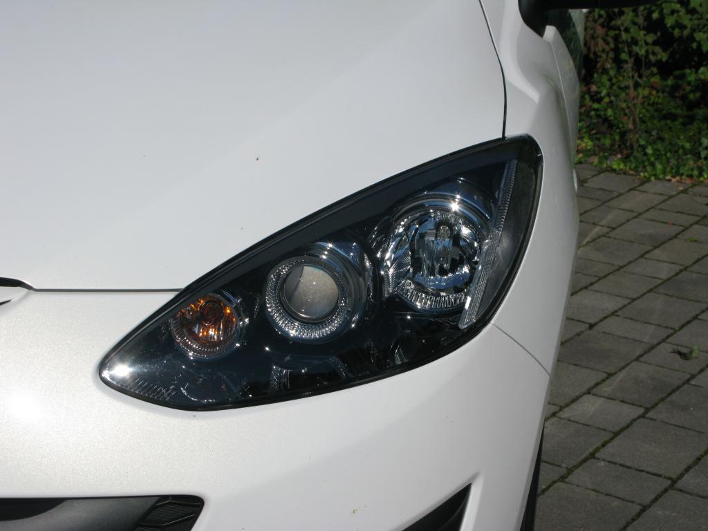 Mazda2: Moderne Leuchteinheit vorn. 