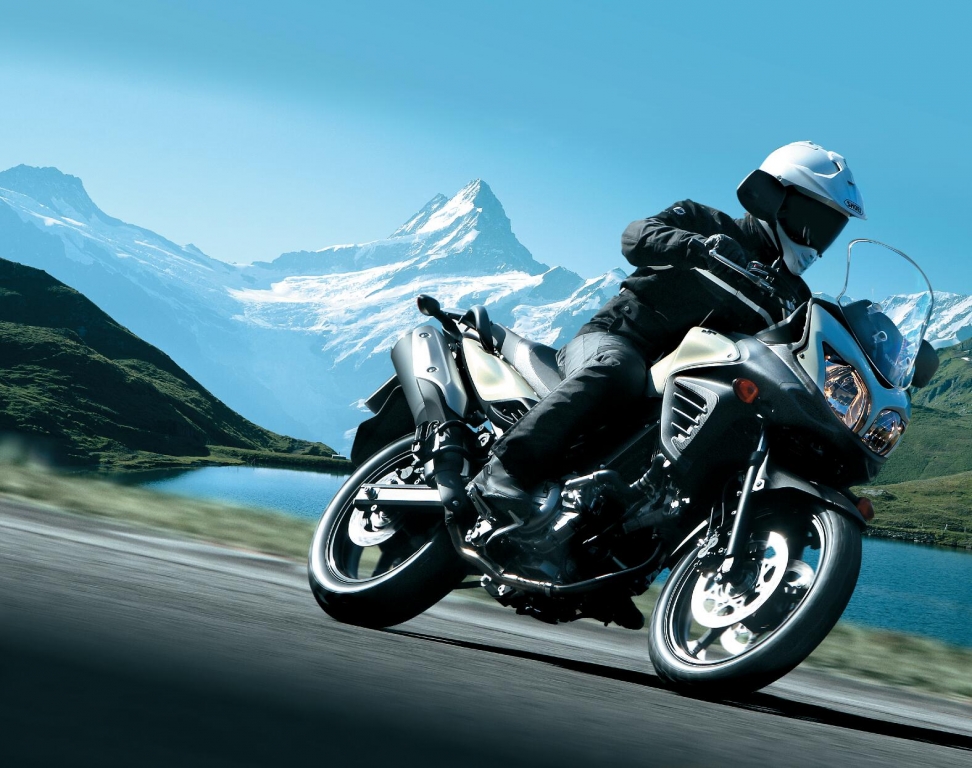 Motorrad Messe Leipzig 2012: Suzuki zeigt GSX-R1000, V-Strom 650, GSR 750 ABS