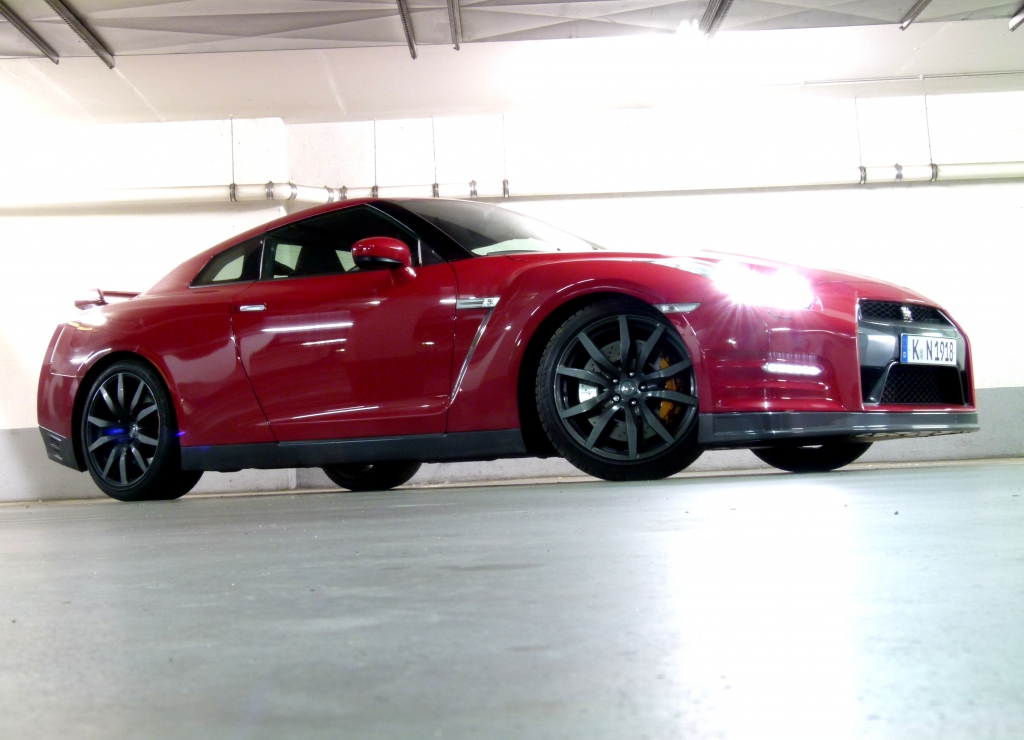 Nissan erklärt alle Modelle ab Baujahr 2000 für E10-tauglich. Ausgenommen sind davon natürlich alle Fahrzeuge, die Super Plus mit mindestens 98 Oktan benötigen, wie der Nissan GT-R, 350Z oder 370Z.