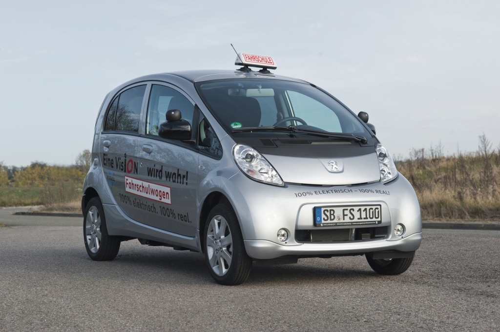 Peugeot iOn jetzt auch als Fahrschulwagen