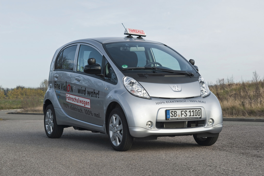 Peugeot iOn jetzt auch als Fahrschulwagen