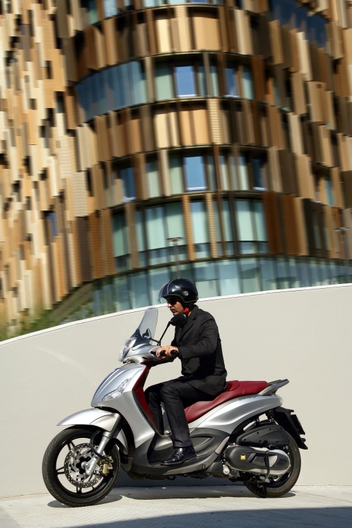 Piaggio bringt Beverly 350 mit Antischlupfregelung