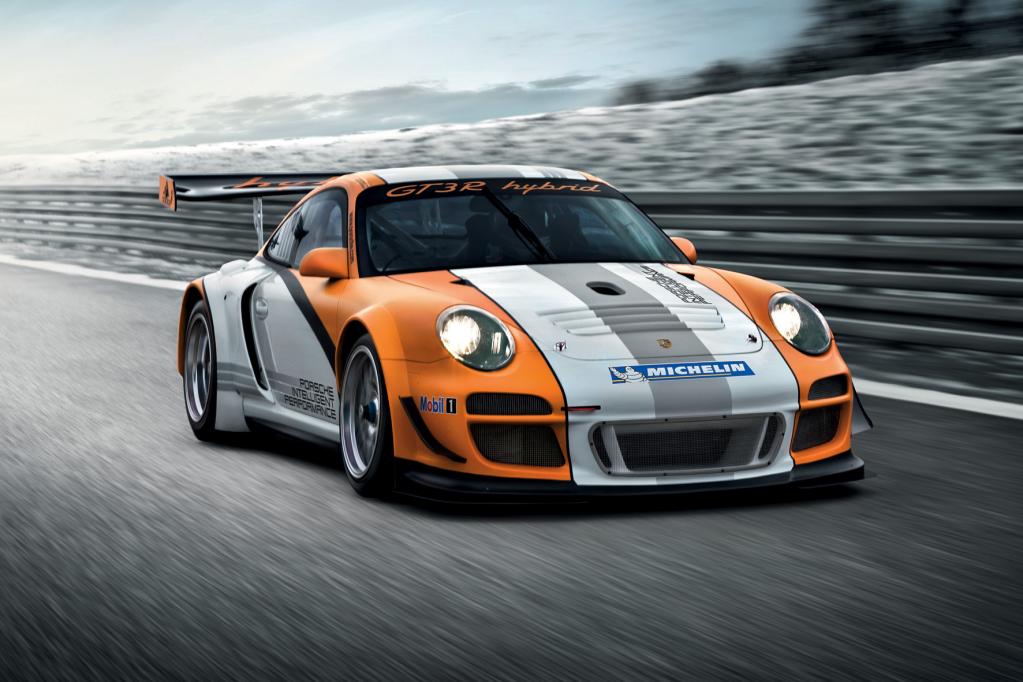 Porsche bleibt mit 911 GT3 R Hybrid auf der Rennstrecke
