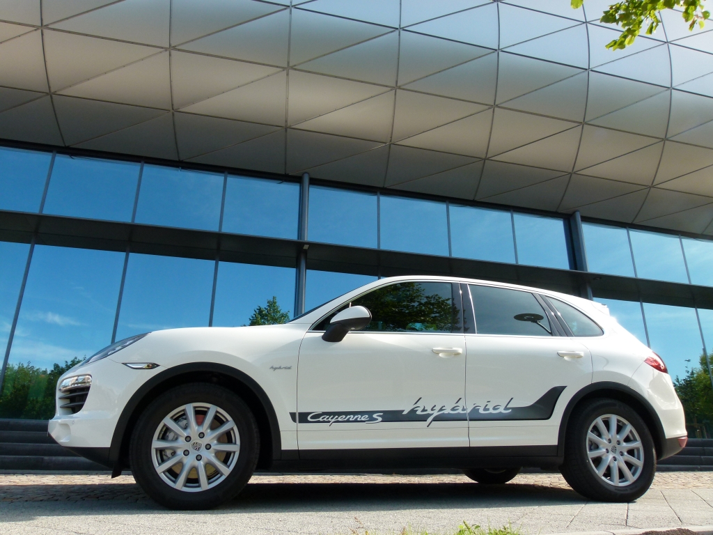 Porsche erklärt alle Boxter (986) ab Baujahr 08/1996, alle Carrera (996) ab dem Baujahr 08/1997, sowie sämtliche Porsche Cayenne und Panamera für E10-tauglich.