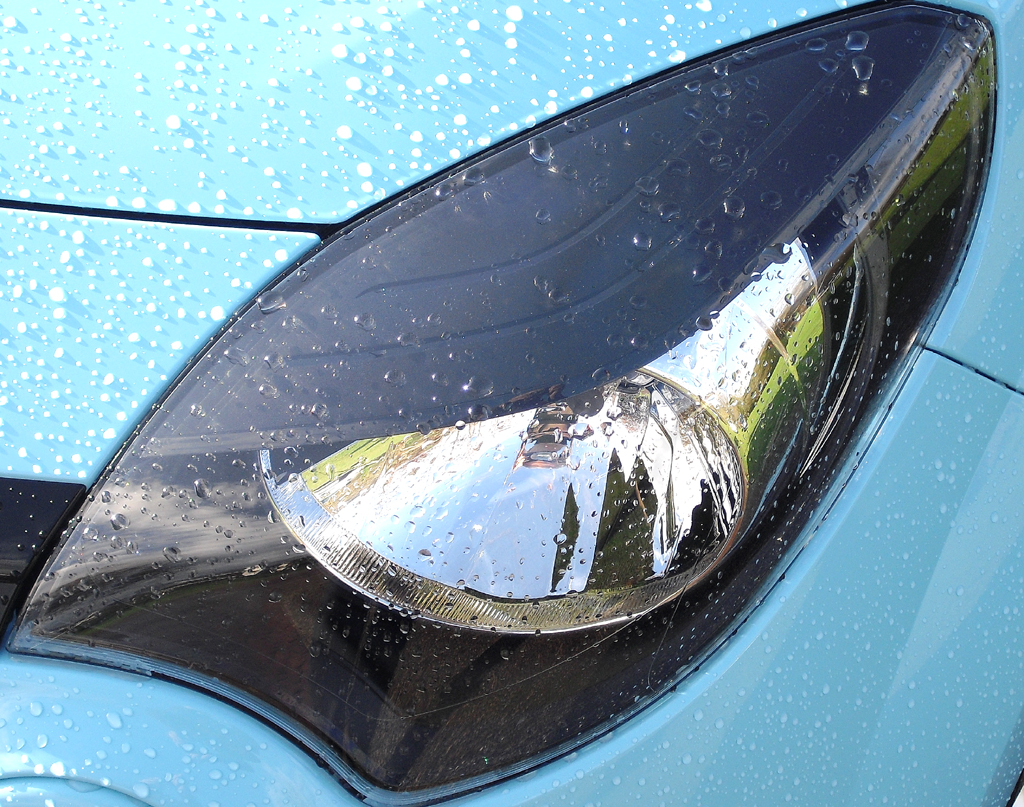 Renault Twingo: Moderne Leuchteinheit vorn. 