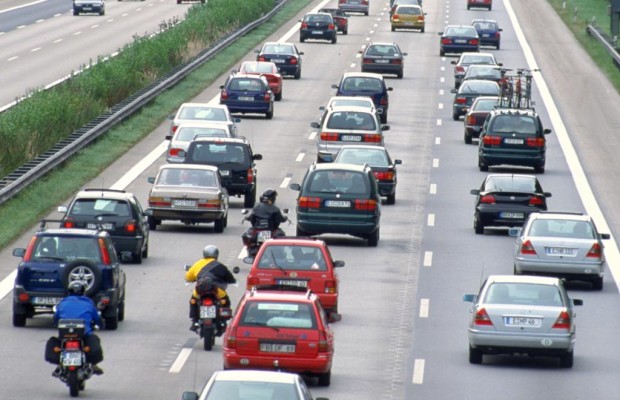 Rettungsgassen auf mehrspurigen Straßen - Ab durch die Mitte