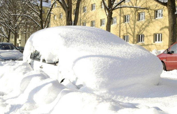 Richtig Parken im Winter - Vorsicht Schneehaufen!