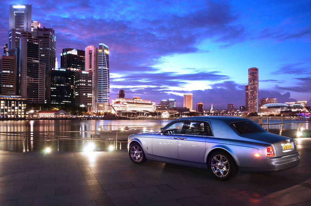 Rolls-Royce 102EX unterwegs in Shanghai.