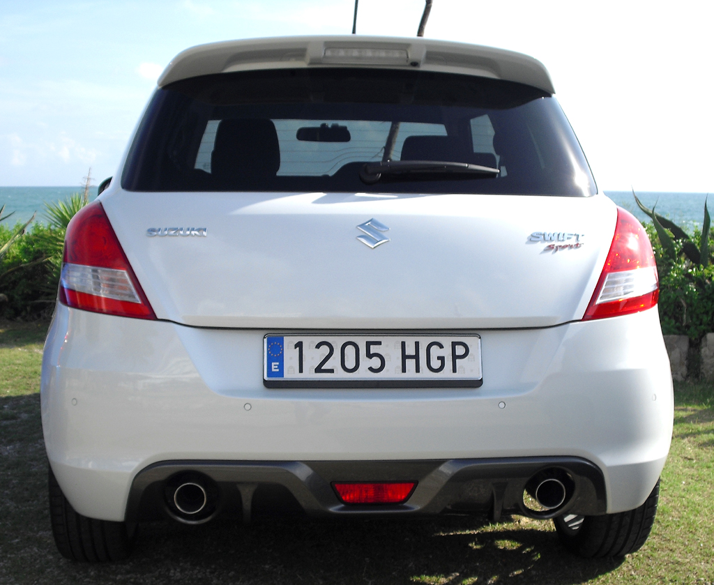 Suzuki Swift Sport: Blick auf die Heckpartie. 