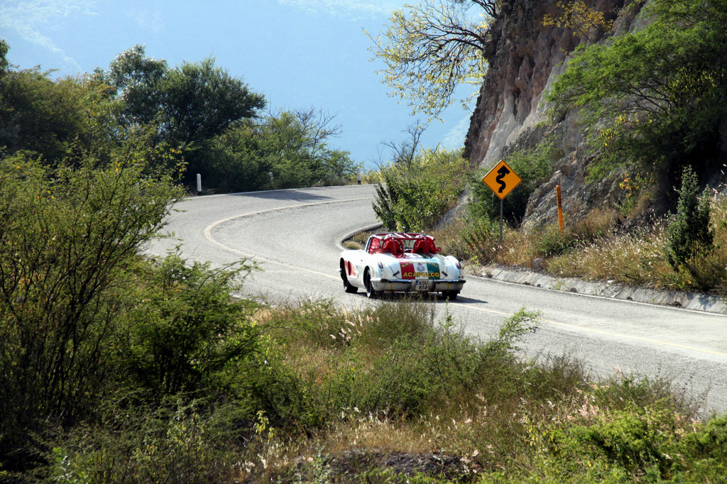 Szenen von der Carrera Panamericana 2011: Die Leningrad Cowboys in ihrer Corvette.