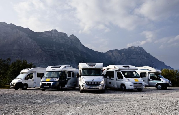 Test Teilintegrierte Wohnmobile - Flach aber unsicher