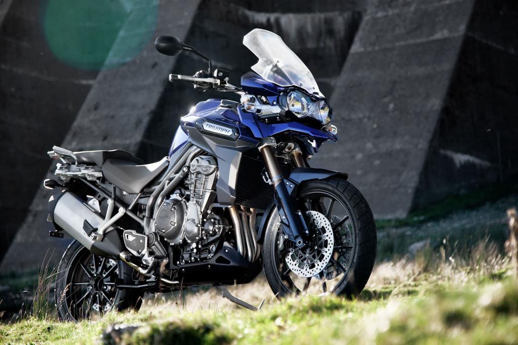 Triumph versucht mit der Tiger Explorer im Marktsegment der Großenduros Marktanteile von BMW zu erobern. 