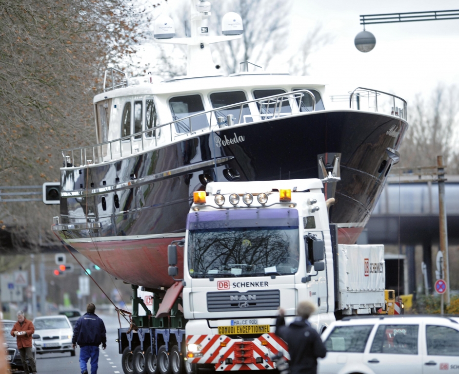 Video: boot 2012 – Auskranung trotz Niedrigwasser