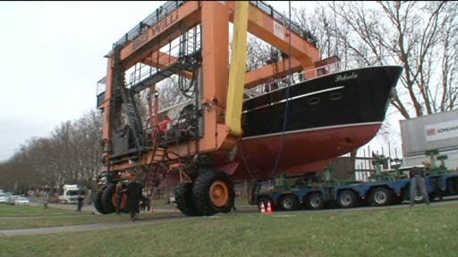 Video: boot 2012 – Auskranung trotz Niedrigwasser