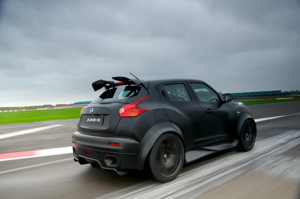 Weltpremiere Nissan Juke R - Schwarzer Kuglblitz | Foto: Nissan