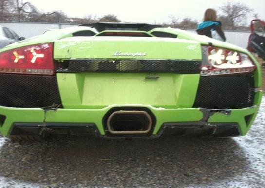Wie gewonnen so zeronnen - Mann schrottet gerade gewonnenen Lamborghini 