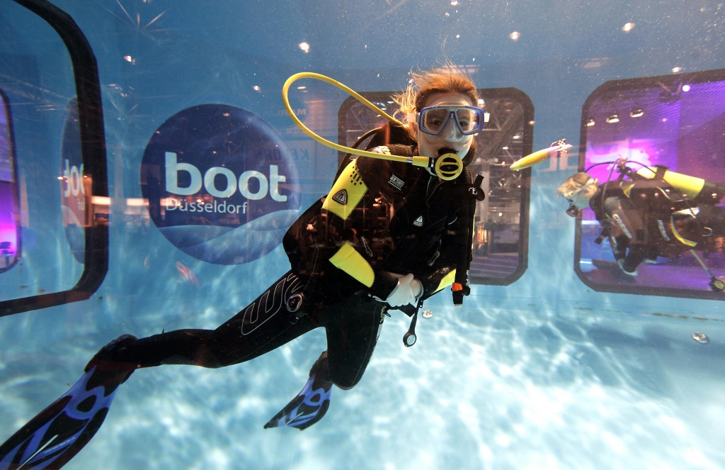 boot 2012: Motoren, Ausrüstung, Zubehör, Tourismus, Charter und Tauchen
