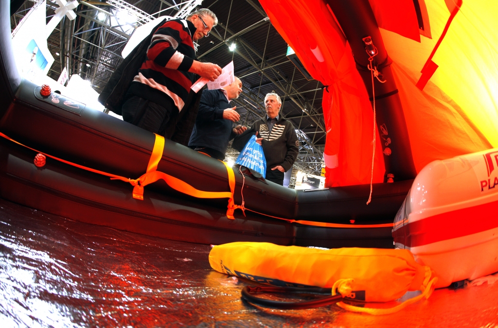 boot 2012: Motoren, Ausrüstung, Zubehör, Tourismus, Charter und Tauchen
