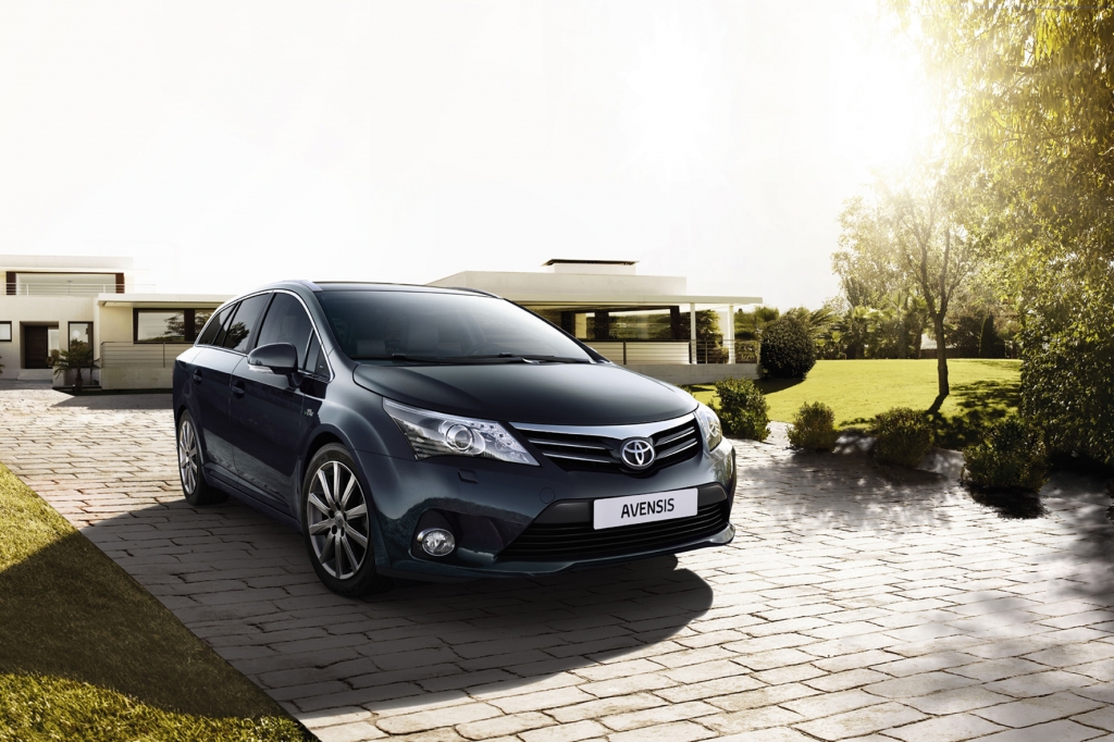 Überarbeiteter Toyota Avensis kommt in den Handel