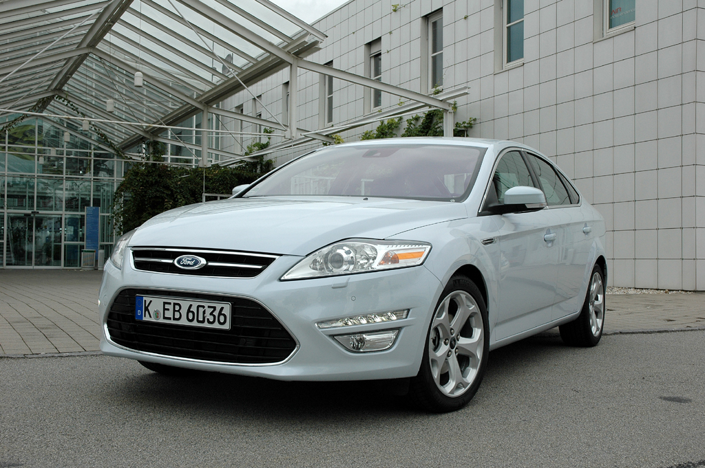 ... und so der Mondeo als Limousine, wie er gegenwärtig bei uns noch verkauft wird.