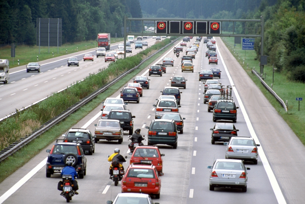 A 2 durchgängig sechsspurig